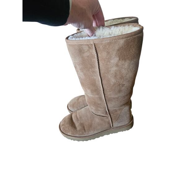Ugg boots size 11 - Picture 2 of 10